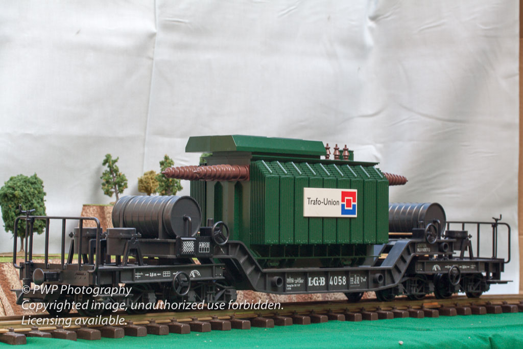 PWP-G-Scale-Trains_20060909_135415.jpg